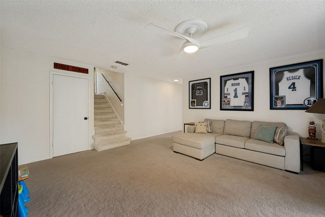 909 Edgecliff Drive, Bedford, TX 76022