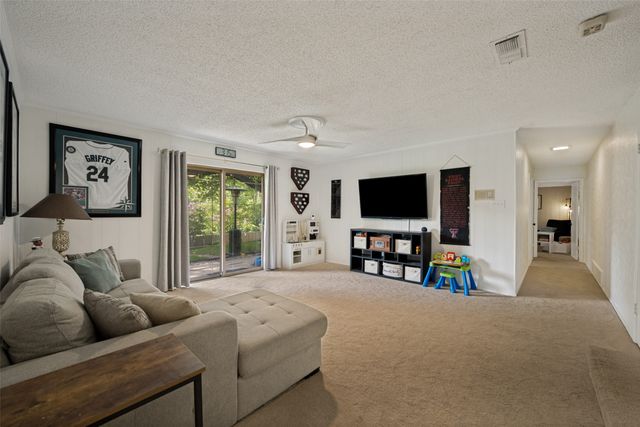 909 Edgecliff Drive, Bedford, TX 76022