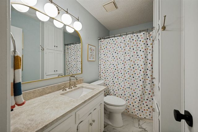 909 Edgecliff Drive, Bedford, TX 76022