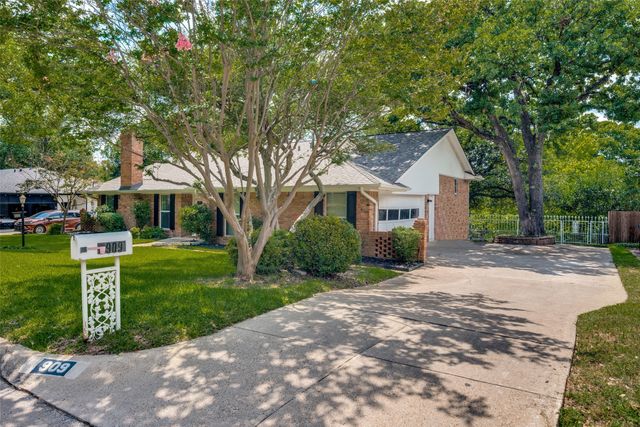 909 Edgecliff Drive, Bedford, TX 76022