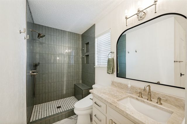 909 Edgecliff Drive, Bedford, TX 76022