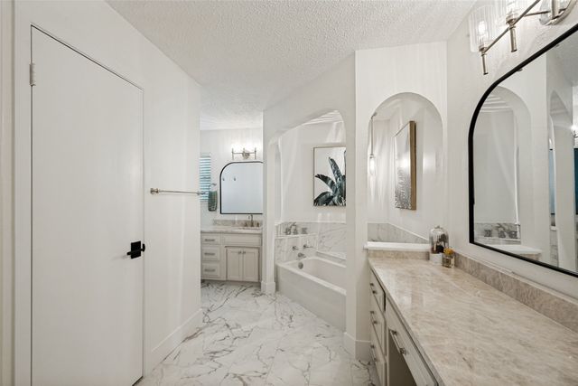 909 Edgecliff Drive, Bedford, TX 76022