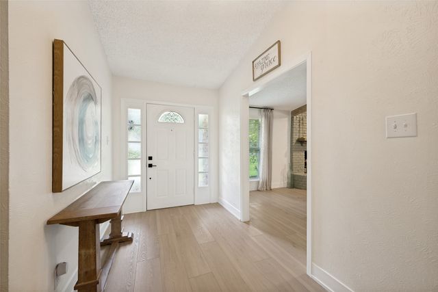 909 Edgecliff Drive, Bedford, TX 76022