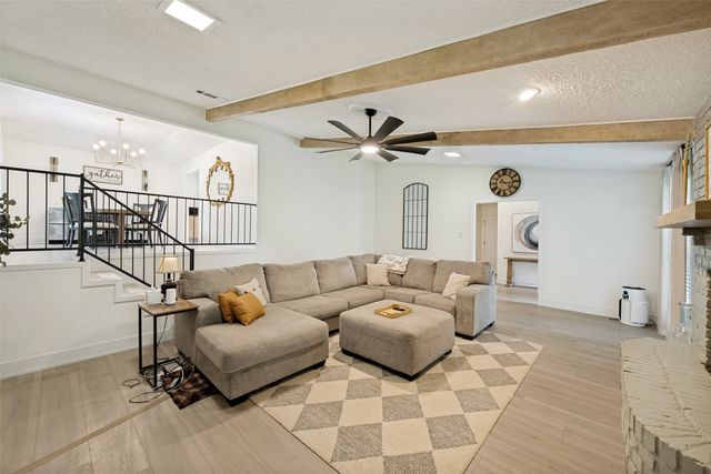 909 Edgecliff Drive, Bedford, TX 76022