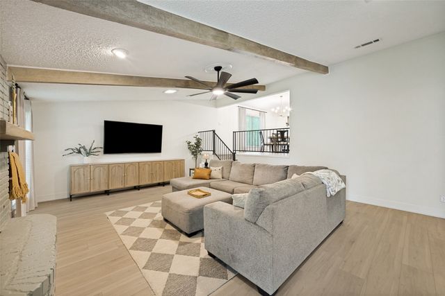 909 Edgecliff Drive, Bedford, TX 76022