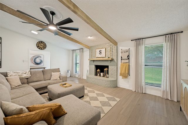 909 Edgecliff Drive, Bedford, TX 76022