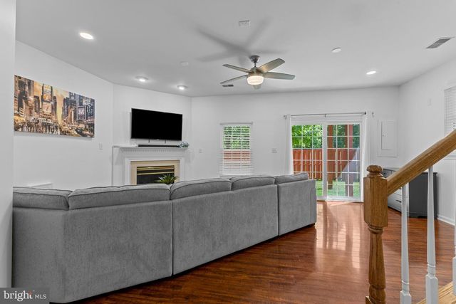 21622 MONMOUTH TER, Ashburn, VA 20147