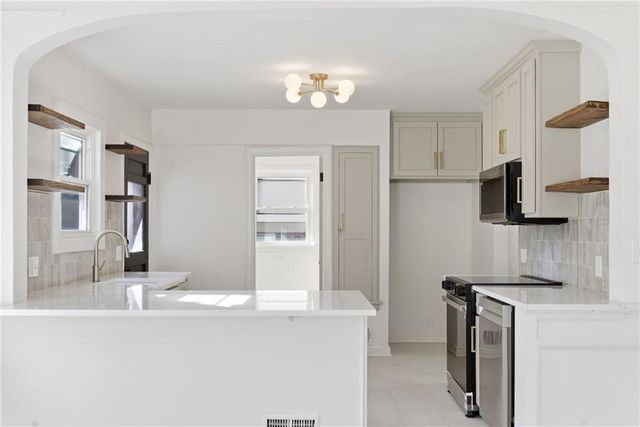 247 E 74th Terrace, Kansas City, MO 64114