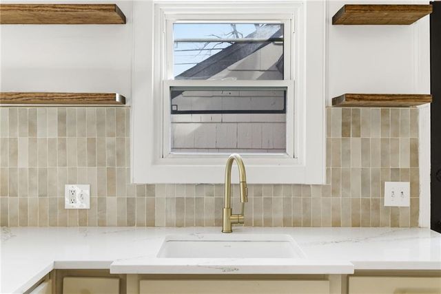 247 E 74th Terrace, Kansas City, MO 64114