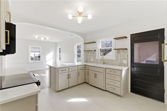 247 E 74th Terrace, Kansas City, MO 64114