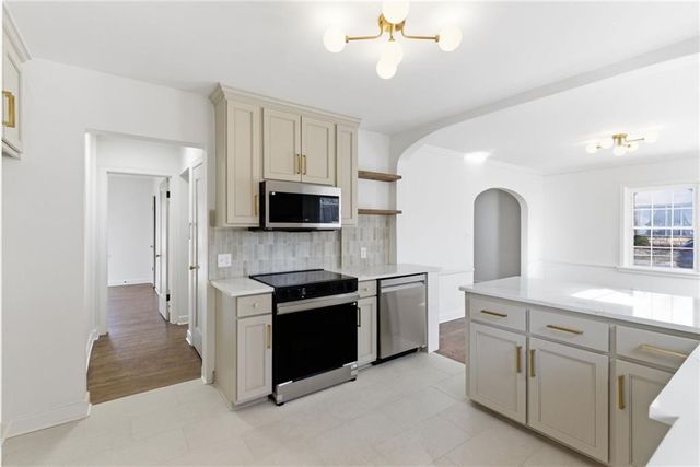 247 E 74th Terrace, Kansas City, MO 64114