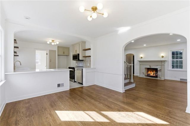 247 E 74th Terrace, Kansas City, MO 64114