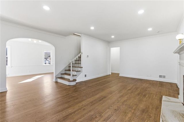 247 E 74th Terrace, Kansas City, MO 64114