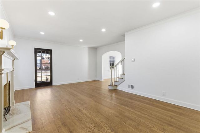 247 E 74th Terrace, Kansas City, MO 64114