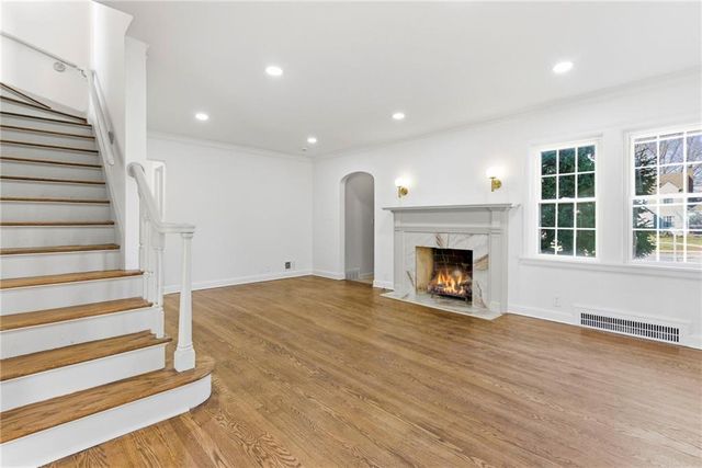 247 E 74th Terrace, Kansas City, MO 64114