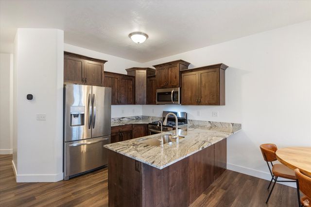 855 N GLENEAGLES CT, Tooele, UT 84074