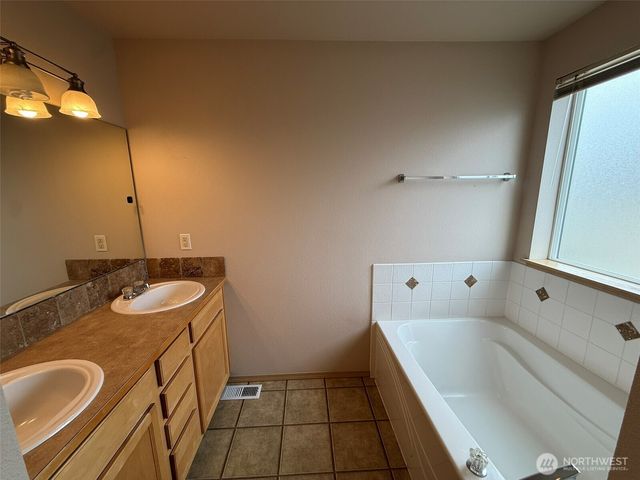 26829 226th Place SE, Maple Valley, WA 98038