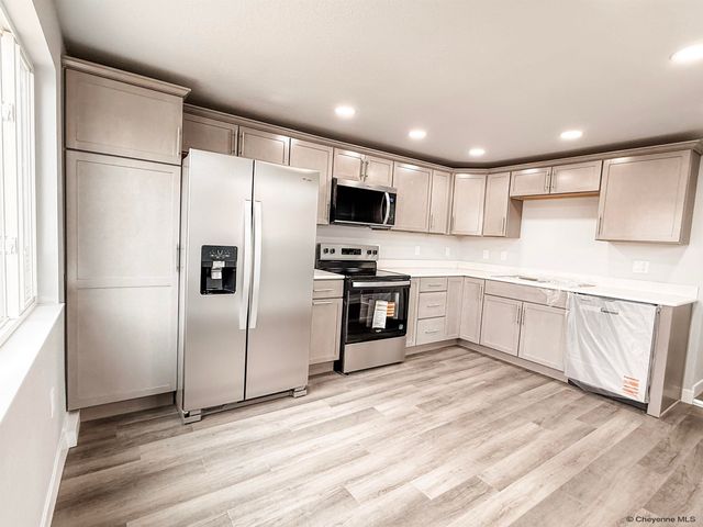 2415 E 10TH ST, Cheyenne, WY 82007