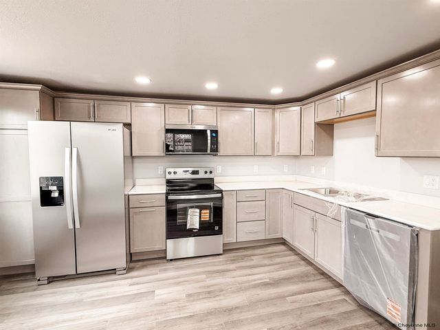 2415 E 10TH ST, Cheyenne, WY 82007