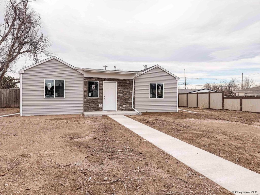 2415 E 10TH ST, Cheyenne, WY 82007