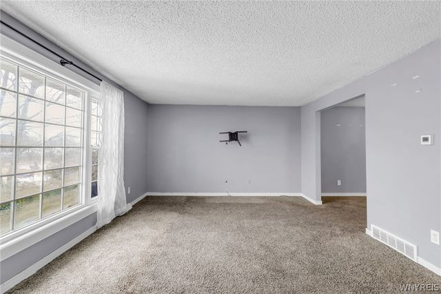 6825 Shawnee Road, Wheatfield, NY 14120