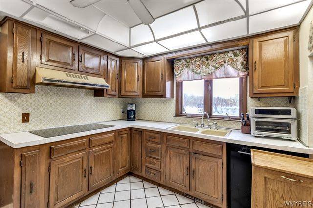 6825 Shawnee Road, Wheatfield, NY 14120