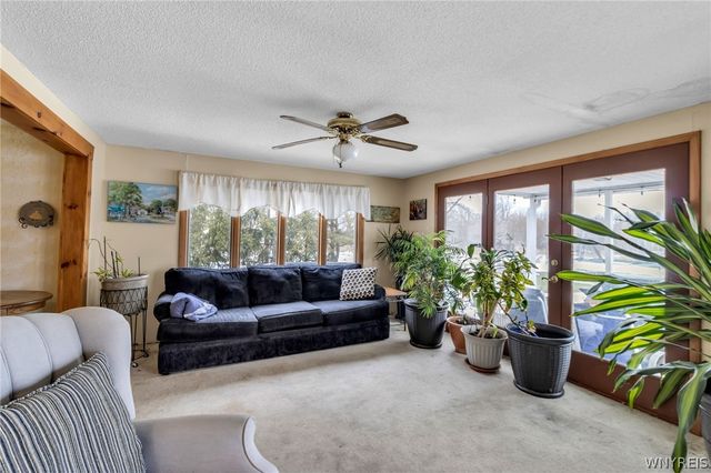 6825 Shawnee Road, Wheatfield, NY 14120