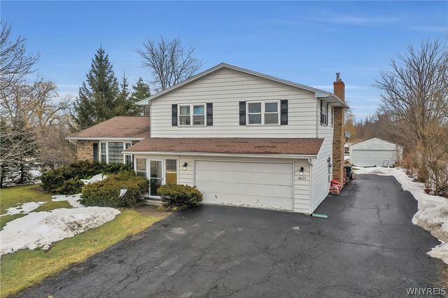 6825 Shawnee Road, Wheatfield, NY 14120