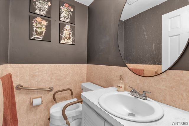 6825 Shawnee Road, Wheatfield, NY 14120