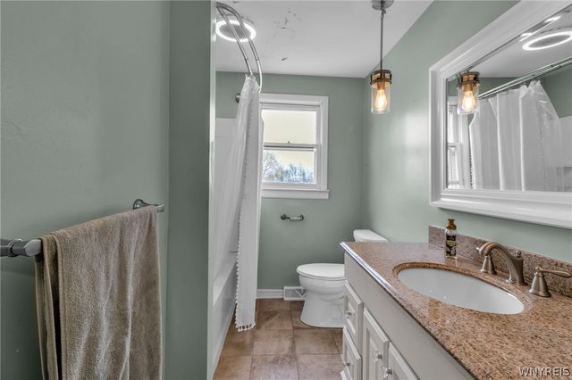 6825 Shawnee Road, Wheatfield, NY 14120