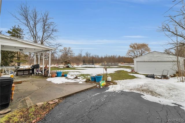 6825 Shawnee Road, Wheatfield, NY 14120