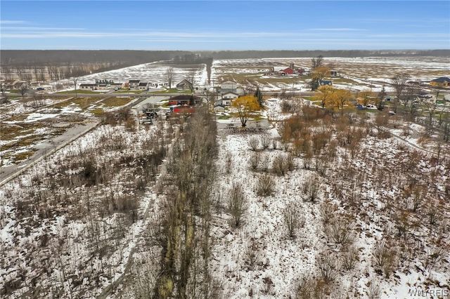 6825 Shawnee Road, Wheatfield, NY 14120