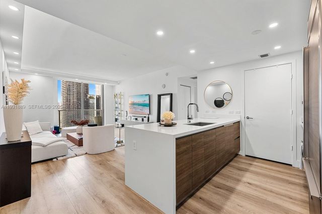 1100 S Miami Ave 4008, Miami, FL 33130