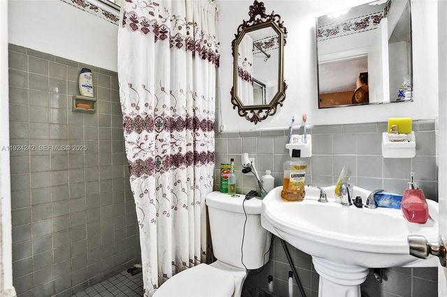 6404 Evans St, Hollywood, FL 33024