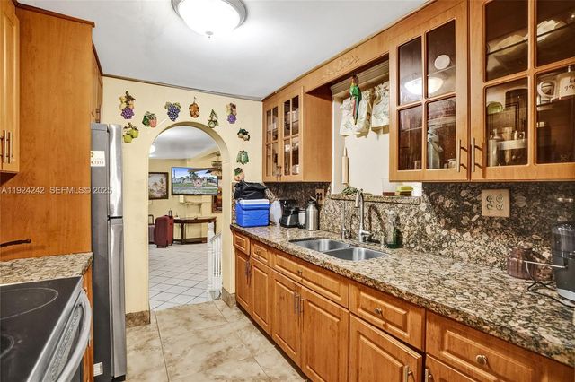 6404 Evans St, Hollywood, FL 33024