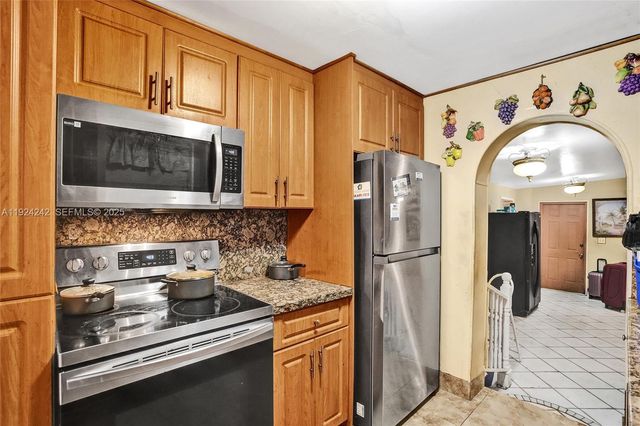 6404 Evans St, Hollywood, FL 33024