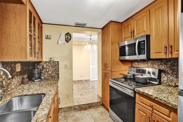 6404 Evans St, Hollywood, FL 33024