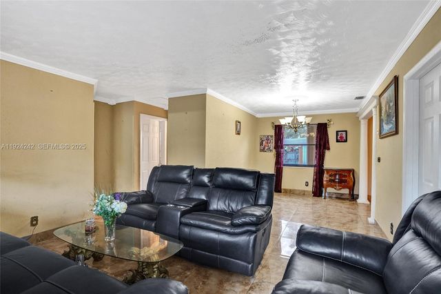 6404 Evans St, Hollywood, FL 33024