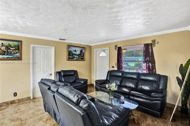 6404 Evans St, Hollywood, FL 33024