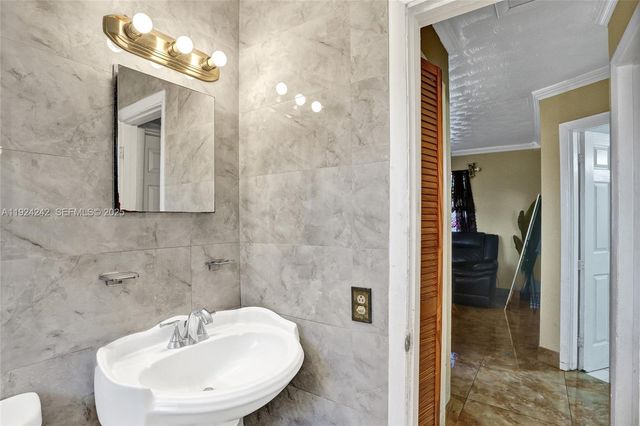 6404 Evans St, Hollywood, FL 33024