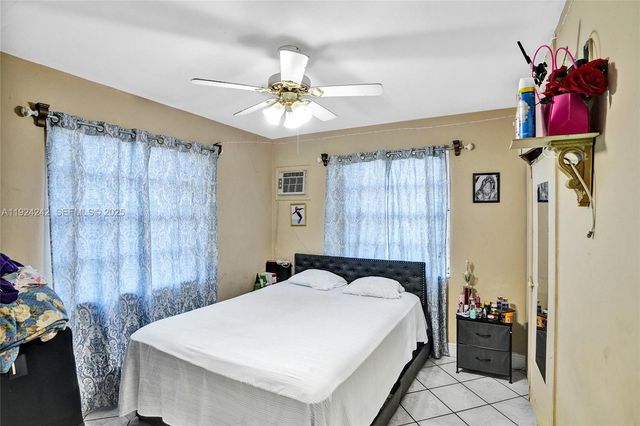 6404 Evans St, Hollywood, FL 33024