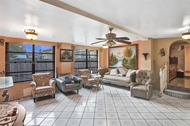 6404 Evans St, Hollywood, FL 33024