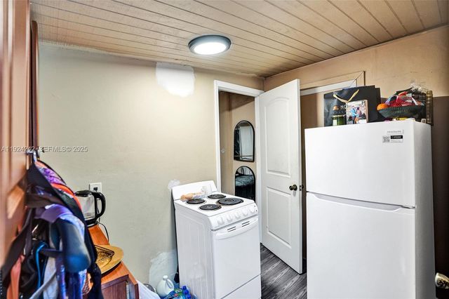 6404 Evans St, Hollywood, FL 33024