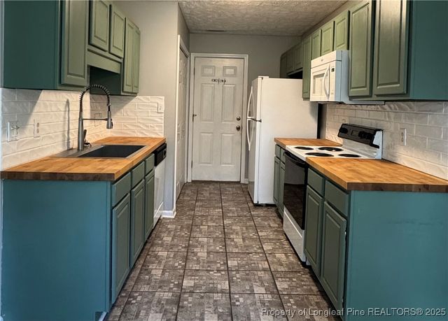 198 Independence Drive, Raeford, NC 28376