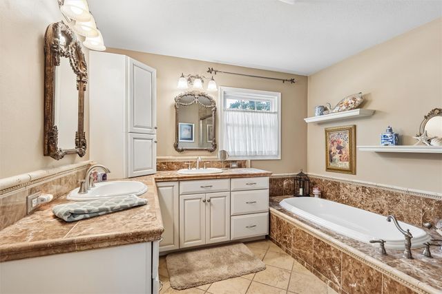 3212 Vine Street, West Des Moines, IA 50265