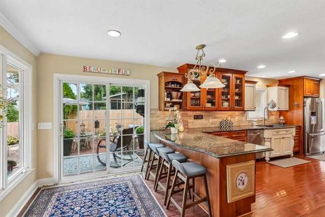 3212 Vine Street, West Des Moines, IA 50265