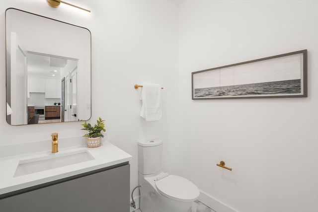 16 Stearns Rd 103 103, Wellesley, MA 02482