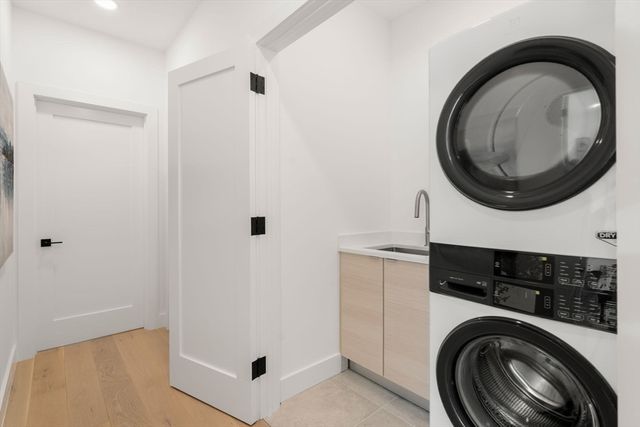 16 Stearns Rd 103 103, Wellesley, MA 02482