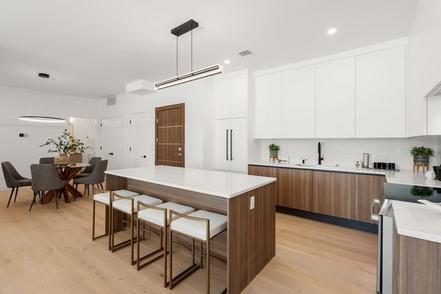 16 Stearns Rd 103 103, Wellesley, MA 02482