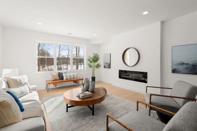 16 Stearns Rd 103 103, Wellesley, MA 02482